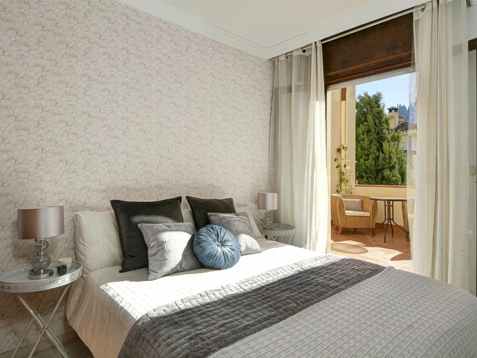 Apartment Chezmoihomes Alhambra Penthouse 2 Private Terraces