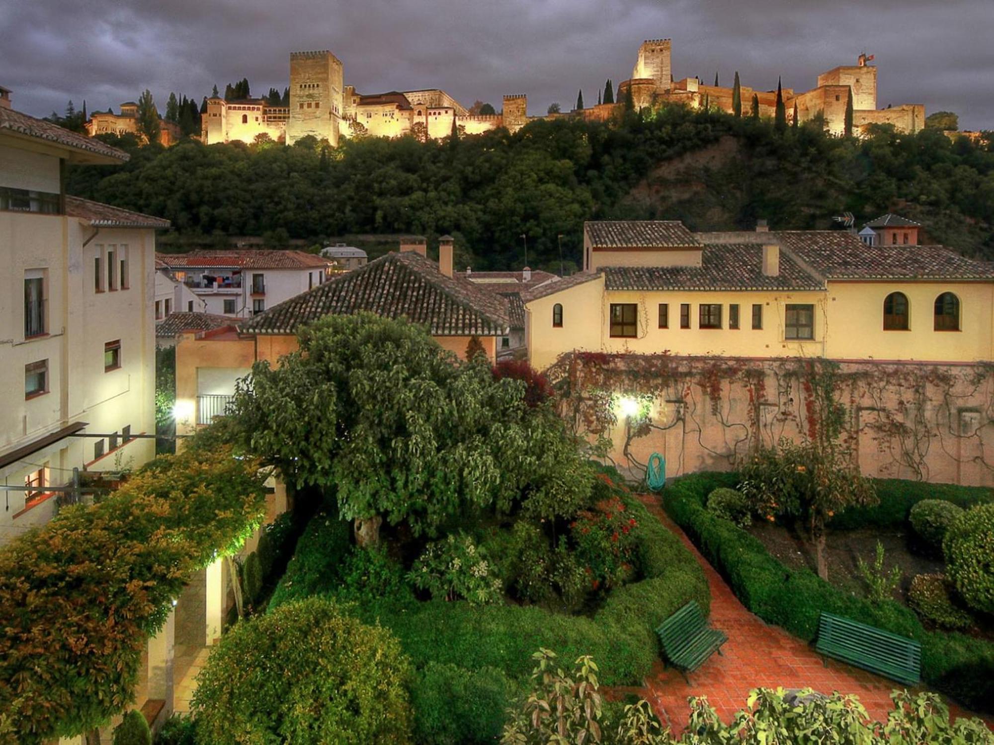 Apartment Chezmoihomes Alhambra Penthouse 2 Private Terraces